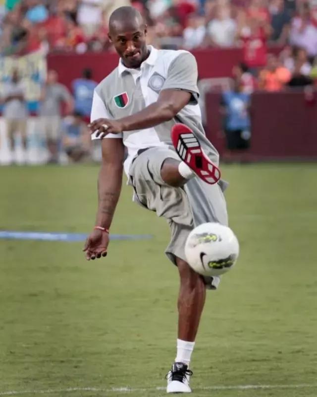 泰山93届5将指望不上了，张弛+郑铮参加教练培训班 无缘国字号后卫（泰山93梯队五将难再倚重，张弛、郑铮转入教练培训，无缘国字号后防）