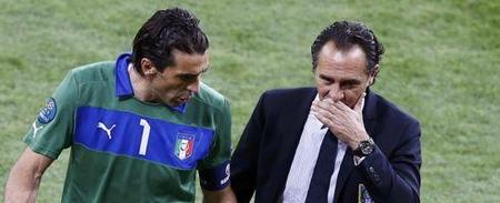 曼联错失良机，西汉姆联打击与英超联赛影响（曼联挥霍良机，西汉姆重击引发英超连锁反应）