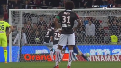 德天空：法兰克福中场乌尊肌肉受伤，预计12月欧冠踢巴萨复出（德媒：法兰克福中场乌尊肌肉受伤，预计12月欧冠战巴萨复出）