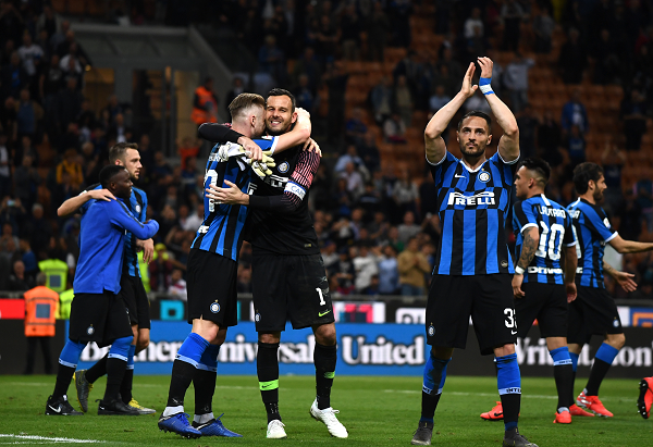 米体：专家无法找到邓弗里斯脚踝疼痛原因，检查并未发现损伤（米体：邓弗里斯脚踝疼痛成谜，检查结果显示无损伤）