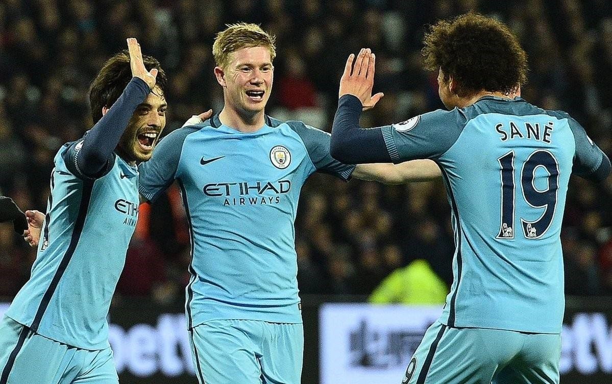 福布斯穿7号替补登场，是马丁内斯执教后第14位完成首秀球员（福布斯身披7号替补亮相，成马丁内斯上任后第14位完成首秀的球员）