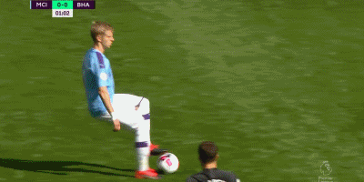 体育报：莱万5场进1球 巴萨管理认为应引进新中锋（体育报：莱万近5战仅1球 巴萨高层考虑引进新中锋）