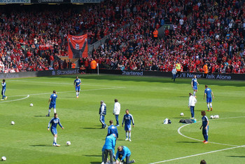 中国队在米兰冬奥会冰壶落选赛中以5-2战胜菲律宾队，取得三连胜，成为唯一全胜队伍。