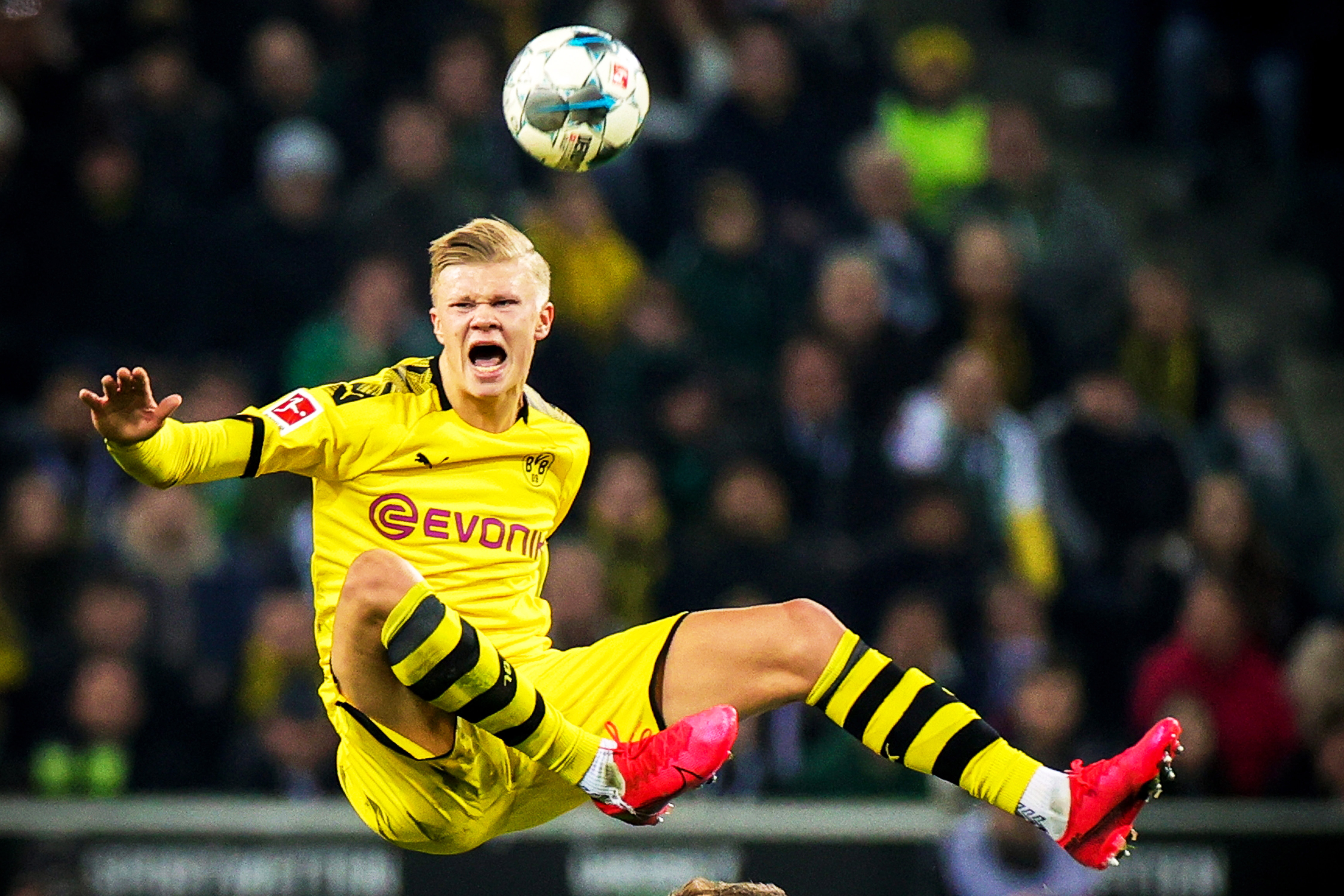 李璇：中足联颁奖礼毫无市场意识，像80年代厂矿表彰大会（李璇：中足联颁奖典礼缺乏市场化思维，宛如80年代厂矿表彰会）