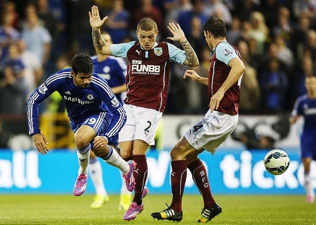 “野路子”跑步姿势的C罗，原来他不是天生神射手？...（跑姿不按套路的C罗：神射手实力并非天生？）