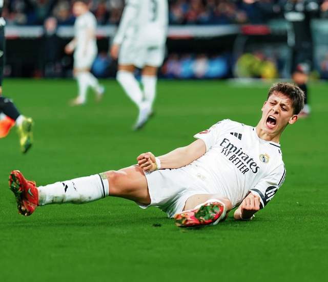 终极猜想来了：阿森纳掉链子无缘冠军VS英超夺冠，你选哪个？（阿森纳终极命题：掉链子无冠，还是问鼎英超？）