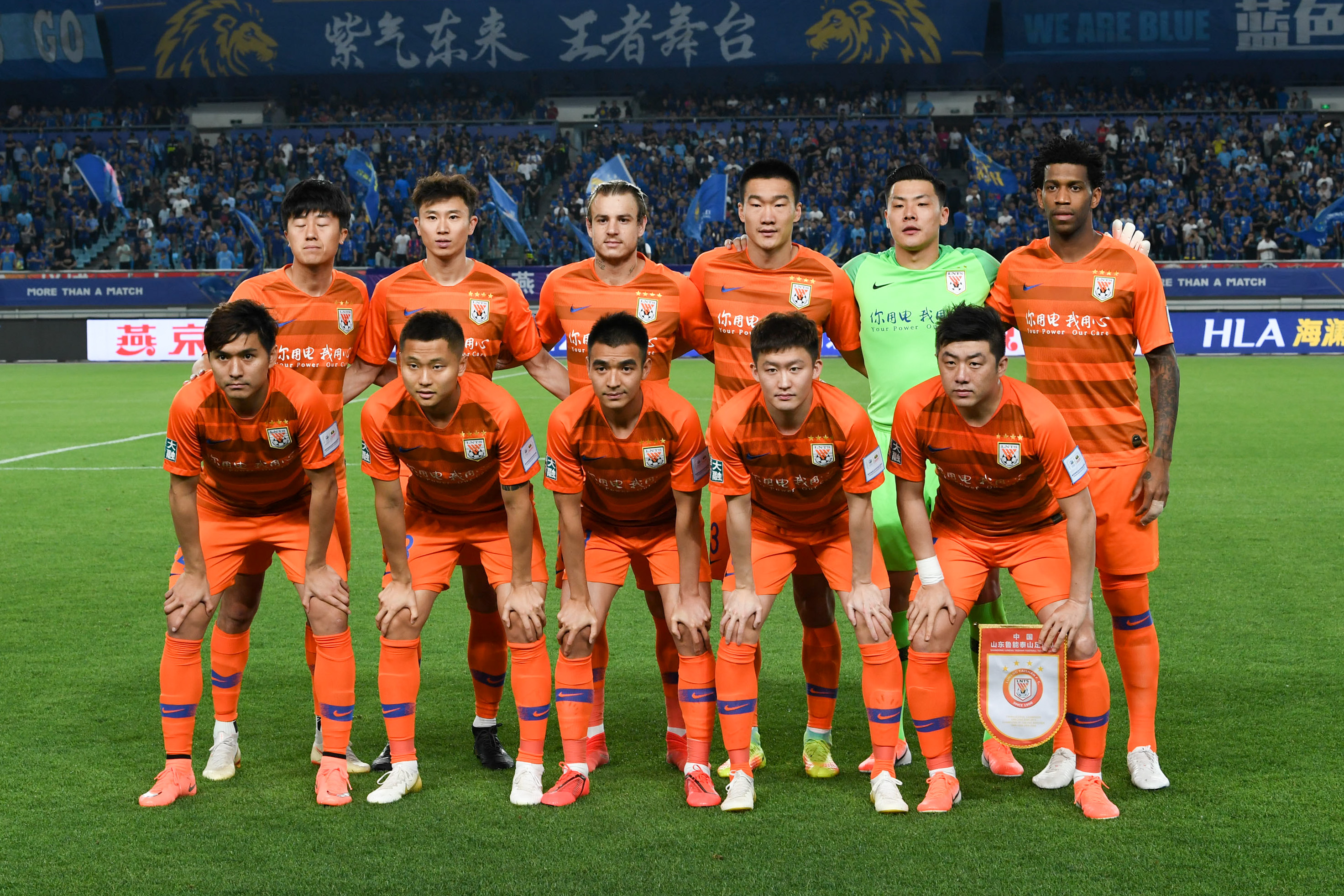 官方：英格兰名哨安东尼-泰勒将执法欧冠第4轮布鲁日vs巴萨（官宣：英格兰名哨安东尼-泰勒将吹罚欧冠第4轮布鲁日对阵巴萨）